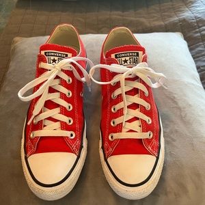 CONVERSE Chuck Taylor All Star Low Top Red sneakers Size 9 women’s / 7 men’s